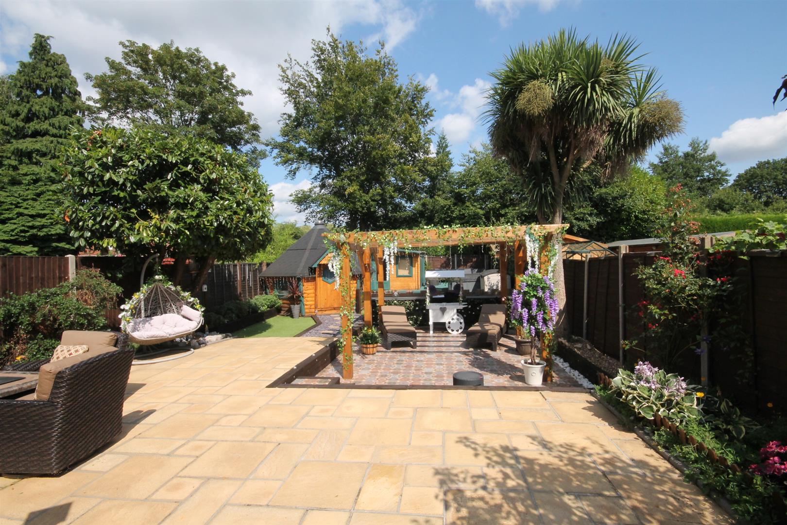 90' LANDSCAPED GARDEN